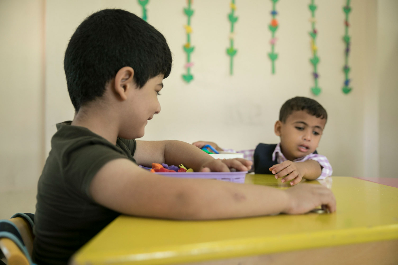 una niño siego en Palestina en escuela del UNRWA