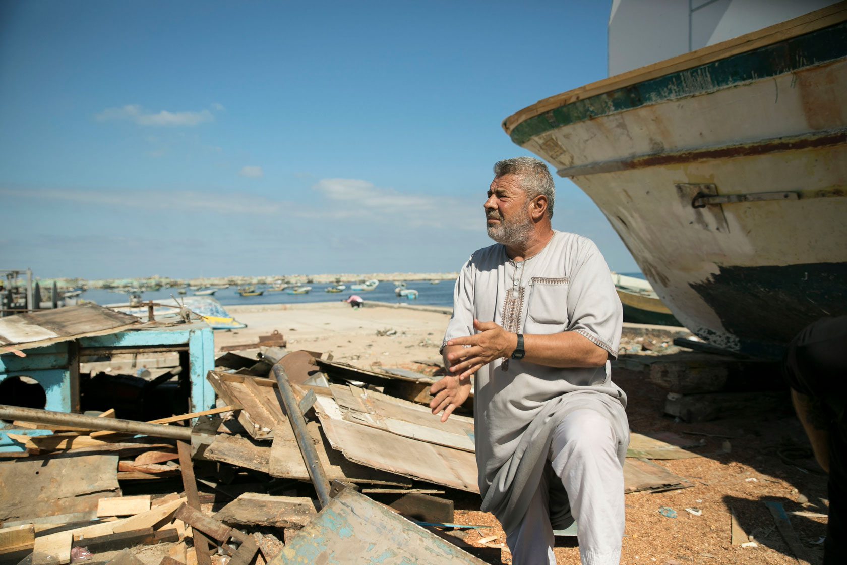 un pescadero al lado del mar en Palestina para UNRWA